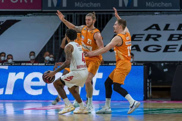 试图突显自 试图突显自